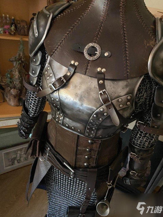 《巫师3：狂猎》造型精致细节还原 手工达人铸造希里、熊派盔甲